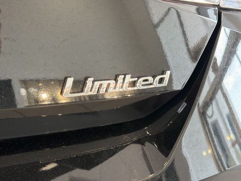 Used 2023 Hyundai Elantra Limited FWD image 34