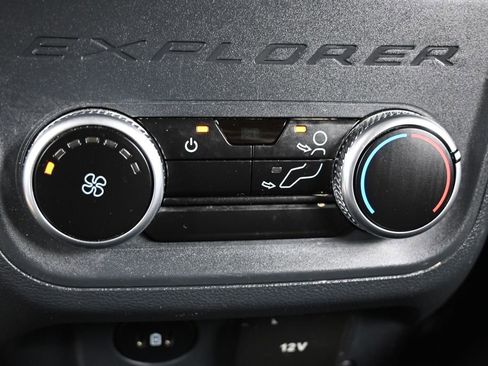 Used 2025 Ford Explorer Active RWD image 36
