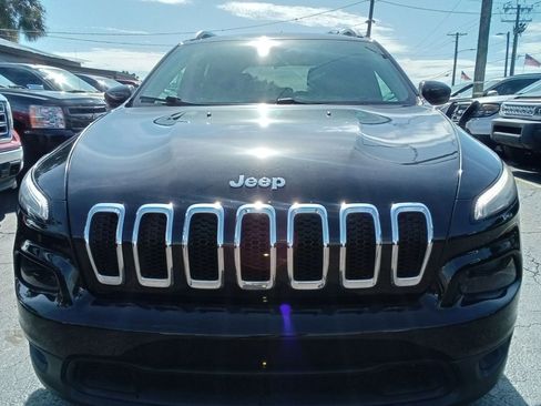 Used 2015 Jeep Cherokee Latitude AWD/4WD image 3