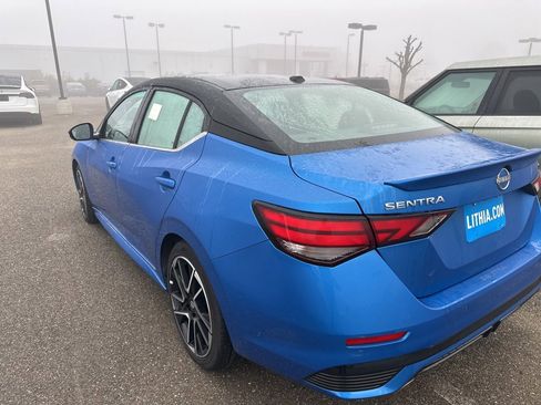 Used 2025 Nissan Sentra SR w/ SR Premium Package image 4