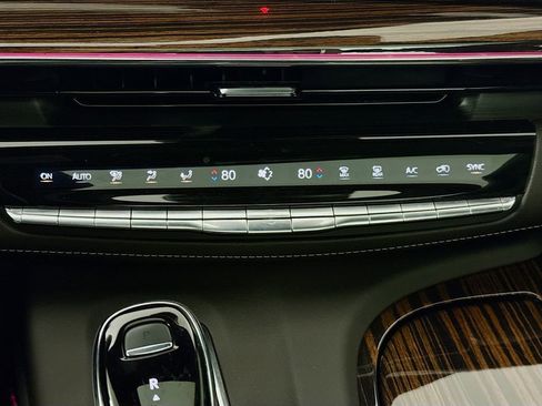 Used 2022 Cadillac Escalade Premium Luxury image 16