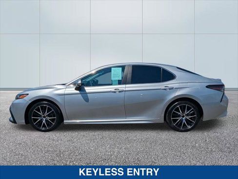 Used 2021 Toyota Camry SE w/ Carpet Mat Package (TMS) image 2