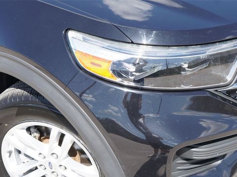 Used 2020 Ford Explorer XLT w/ Comfort Package RWD image 3