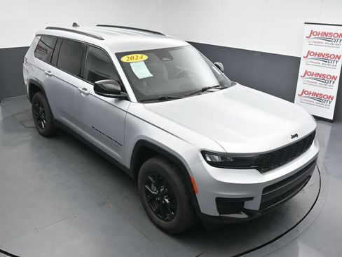 Used 2024 Jeep Grand Cherokee L Laredo AWD/4WD image 21