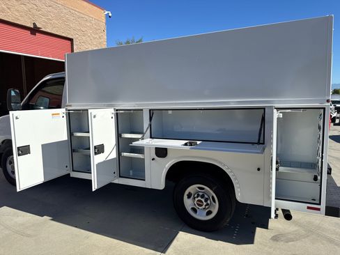 New 2025 GMC Savana 3500 w/ Power Convenience Package RWD image 17