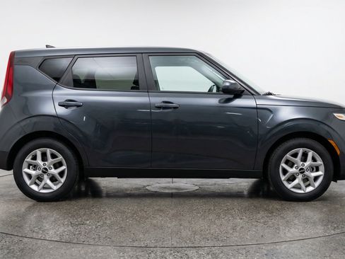Used 2025 Kia Soul LX w/ LX Technology Package FWD image 11