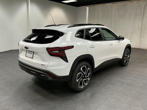 New 2026 Chevrolet Trax RS w/ Sunroof Package FWD image 5