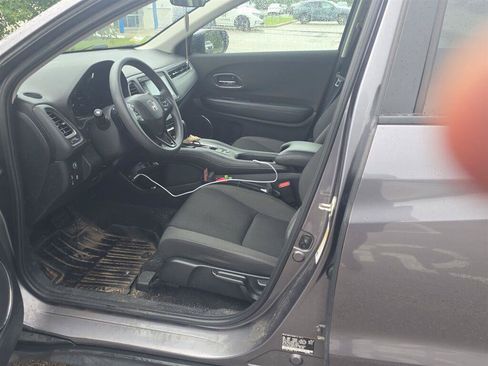 Used 2021 Honda HR-V EX image 3