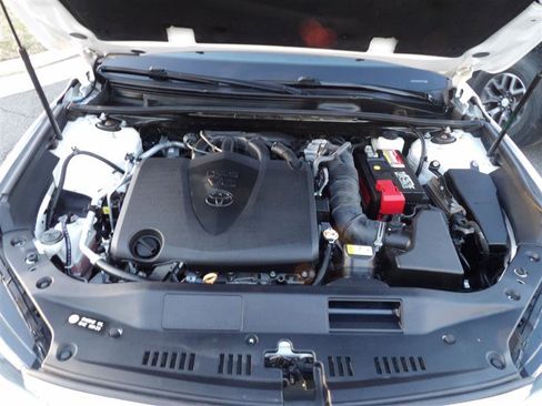 Used 2021 Toyota Avalon XLE w/ Moonroof Package image 4