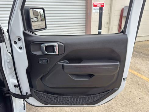 Used 2024 Jeep Wrangler Unlimited AWD/4WD image 43