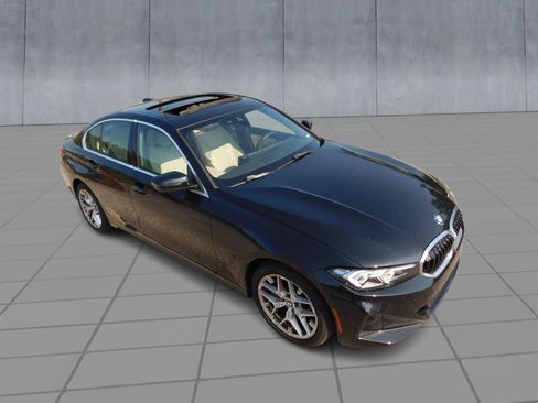 Used 2025 BMW 330i Sedan RWD image 2