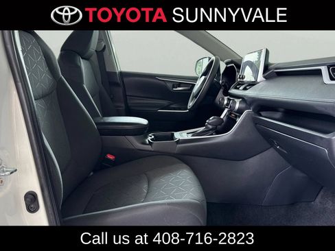 Used 2024 Toyota RAV4 XLE FWD image 20
