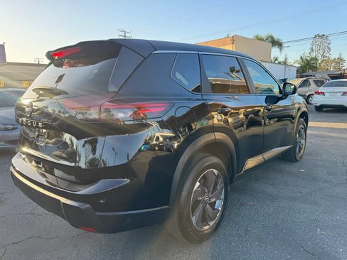 Used 2025 Nissan Rogue SV FWD image 8