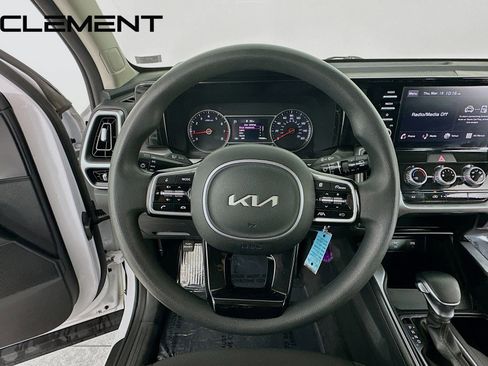 Used 2023 Kia Sorento LX FWD image 14