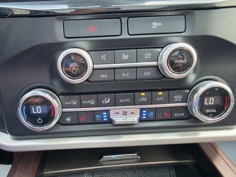 Used 2022 Ford Expedition Limited AWD/4WD image 33