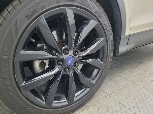 Used 2017 Ford Escape SE w/ SE Sport Appearance Package image 31