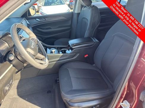 Used 2023 Jeep Grand Cherokee L Laredo image 16