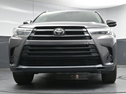 Used 2019 Toyota Highlander SE w/ Carpet Mat Package (TMS) image 24