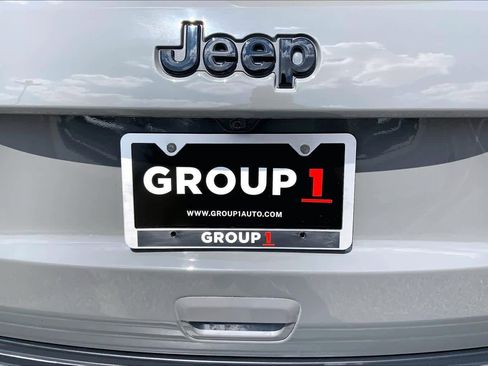 Used 2022 Jeep Grand Cherokee Laredo X AWD/4WD image 10
