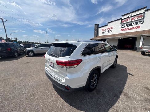 Used 2019 Toyota Highlander XLE FWD image 8