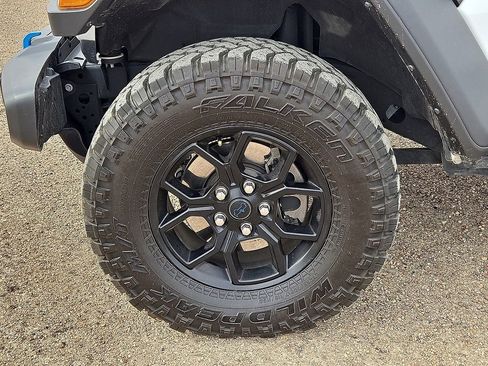 Used 2024 Jeep Wrangler Unlimited image 11