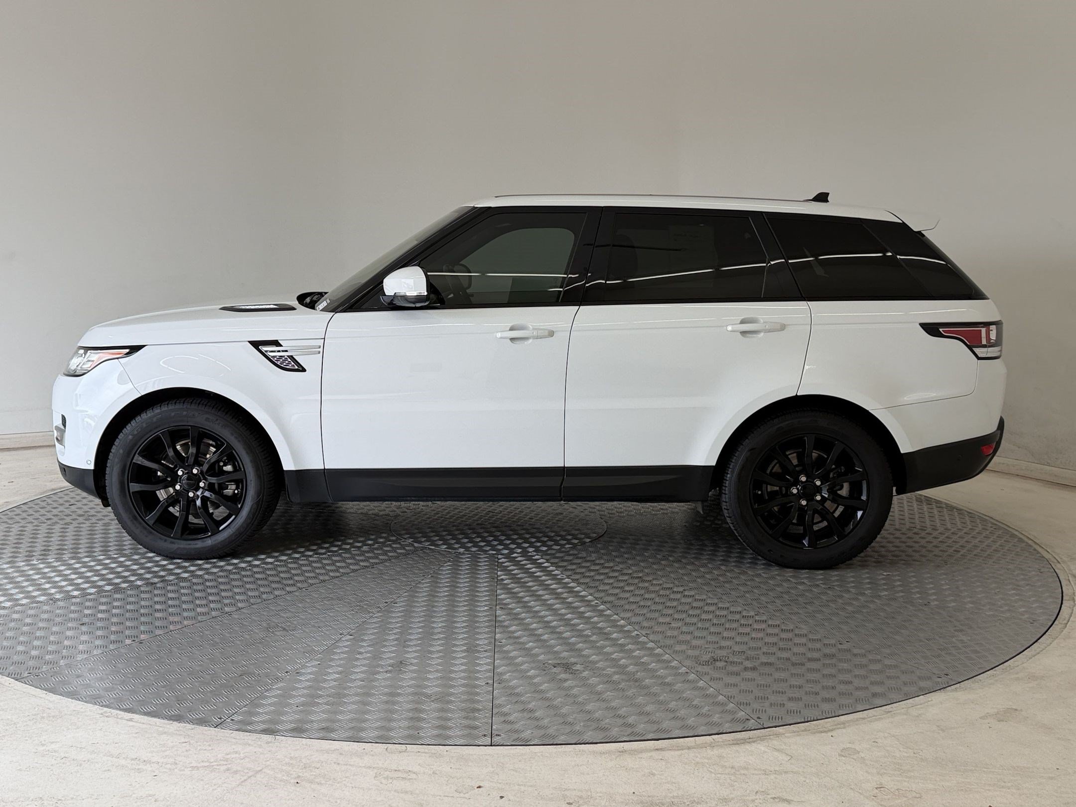 Used 2016 Land Rover Range Rover Sport HSE AWD/4WD image 2
