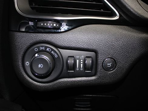 Used 2023 Jeep Cherokee Altitude Lux AWD/4WD image 42