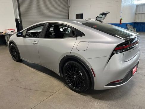 Used 2024 Toyota Prius LE FWD image 5