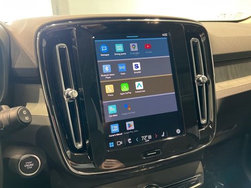 Used 2025 Volvo XC40 B5 Core image 22