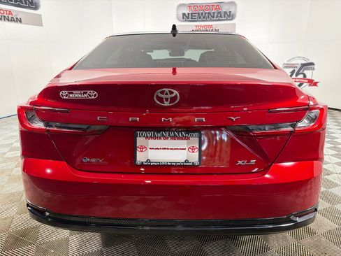 Used 2025 Toyota Camry XLE FWD image 5