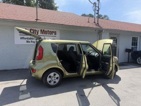 Used 2013 Kia Soul FWD image 6