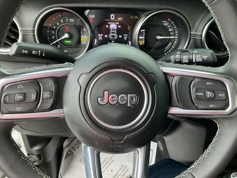 Used 2023 Jeep Wrangler Unlimited Sahara AWD/4WD image 27