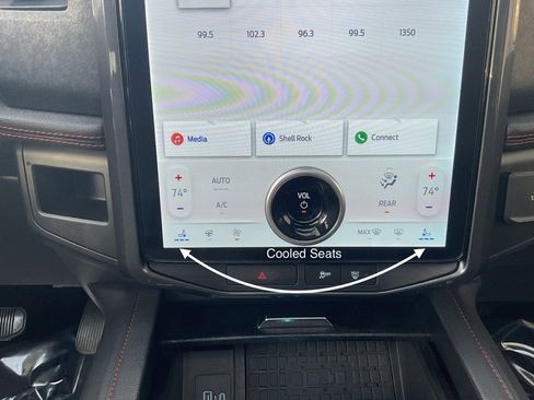 Used 2022 Ford Expedition Limited image 17