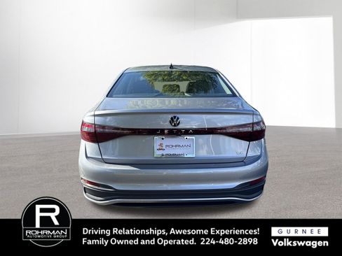 New 2025 Volkswagen Jetta SE image 9