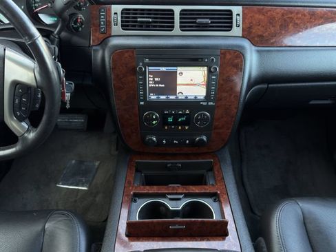 Used 2013 Chevrolet Tahoe LTZ RWD image 18