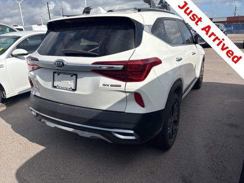 Used 2021 Kia Seltos SX w/ SX Sunroof Package image 5