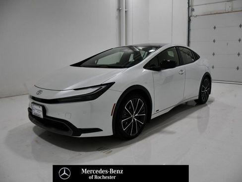 Used 2024 Toyota Prius XLE image 1