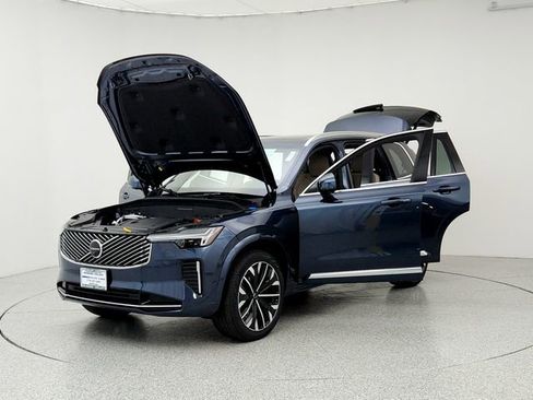 New 2026 Volvo XC90 B6 Plus w/ Protection Package Premier image 9