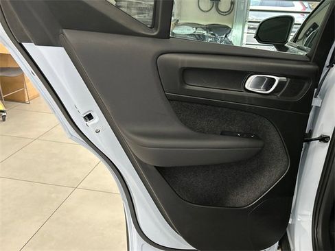 Certified 2024 Volvo XC40 B5 Plus w/ Protection Package Premier image 20