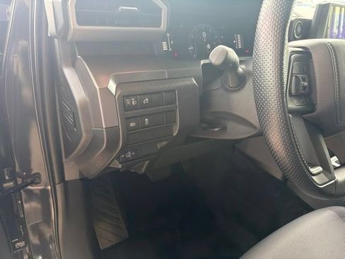 Certified 2025 Toyota Tacoma SR5 AWD/4WD image 18