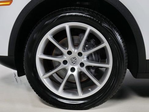 Certified 2019 Porsche Cayenne AWD/4WD image 33
