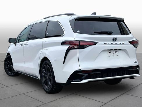 Used 2022 Toyota Sienna XSE w/ XSE Plus Package FWD image 12