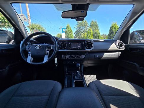 Used 2019 Toyota Tacoma SR5 AWD/4WD image 2