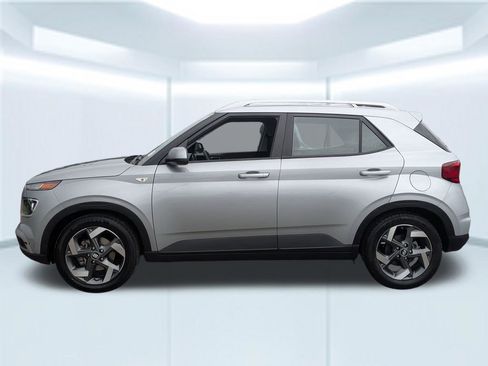 Used 2023 Hyundai Venue SEL FWD image 2