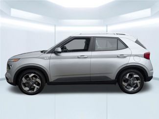 Used 2023 Hyundai Venue SEL FWD video 2