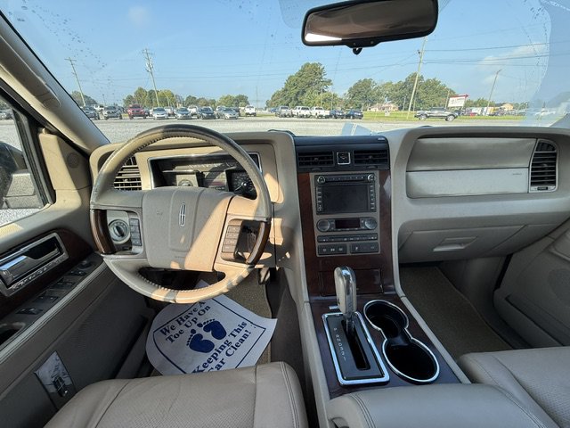 Used 2014 Lincoln Navigator 2WD image 12