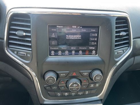 Used 2018 Jeep Grand Cherokee Laredo image 26