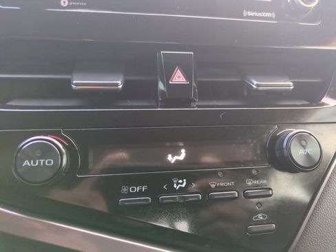 Used 2021 Toyota Camry SE image 15