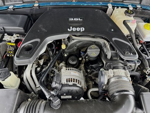 Used 2019 Jeep Wrangler Unlimited Sahara w/ Dual Top Group image 38