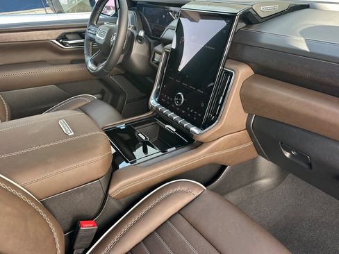 New 2026 GMC Yukon XL Denali Ultimate AWD/4WD image 16